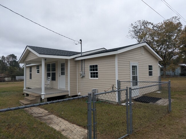 Building Photo - 202 Underwood Dr