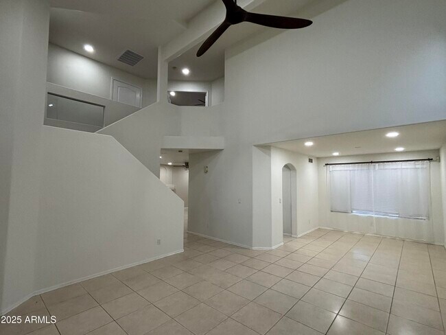Building Photo - 1231 N Tercera Ct
