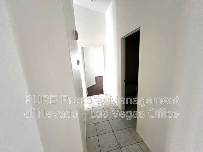 Building Photo - 5716 Grand Entries Dr