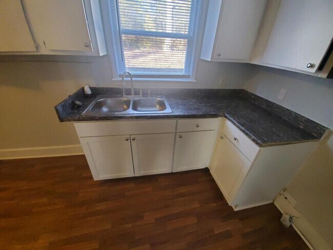 Building Photo - 1129 Conley St