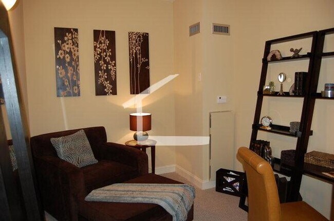Building Photo - South Boston near Broadway MBTA 1BED / 1BA...