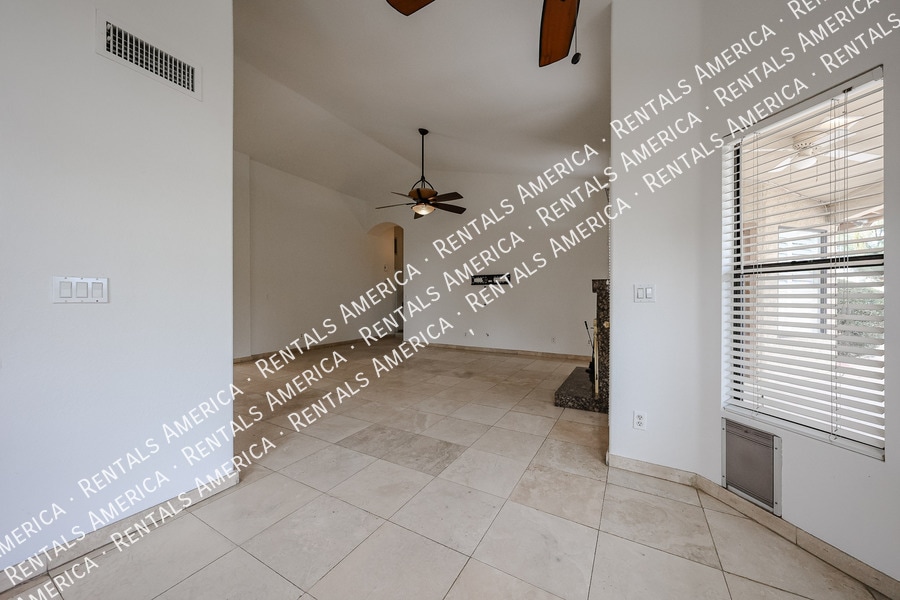 Building Photo - 532 E Stonebridge Dr