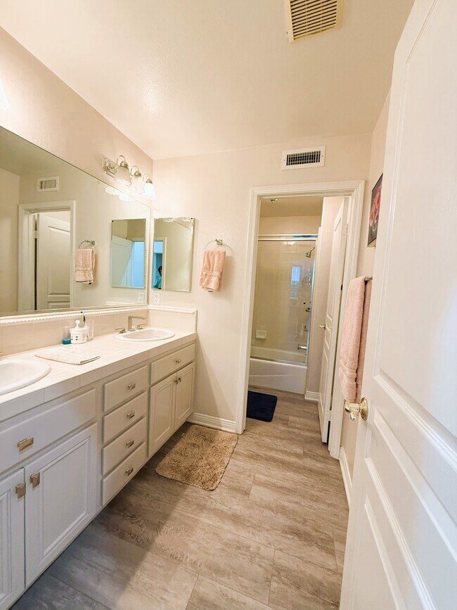 Building Photo - 1363 Del Verde Ct