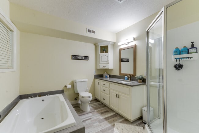 Building Photo - 19007 SW Chesapeake Dr