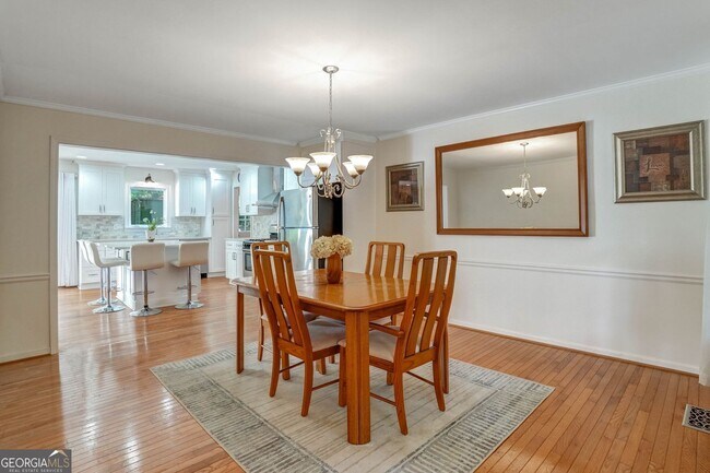 Building Photo - 295 Oakmere Rd