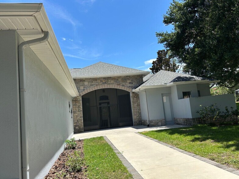 Building Photo - 6109 Spinnaker Loop