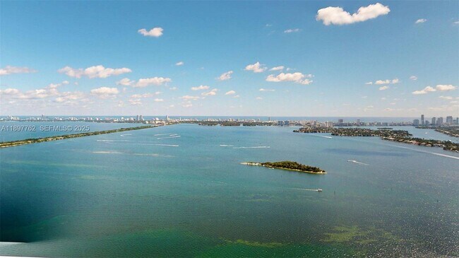 Building Photo - 700 NE 24th St