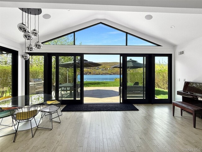 Building Photo - 12 Hudson River Ln