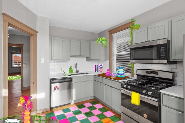 Building Photo - 4918 Tholozan Ave