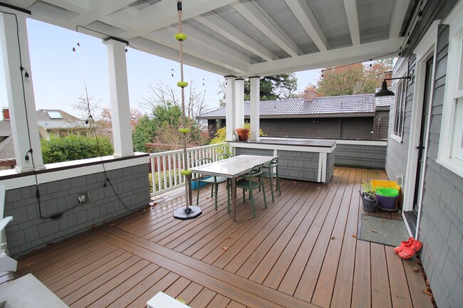 Building Photo - 3309 NW Thurman St