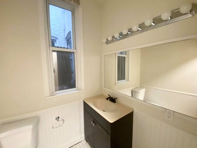 Building Photo - Beautifully Maintained 2br Hampden Townhom...
