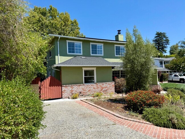 Building Photo - 1082 Lupin Way
