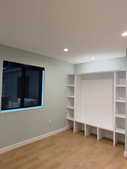 Building Photo - 11736 Success Ave