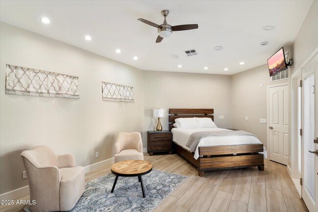 Building Photo - 10060 E Emerald Dr