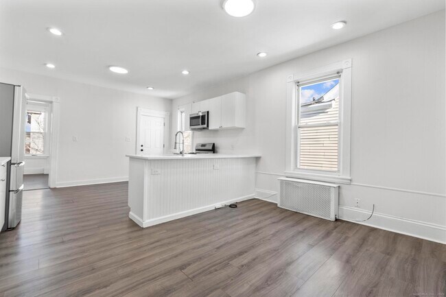 Building Photo - 394 Gregory St