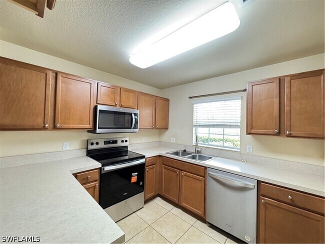 Building Photo - 9093 Gervais Cir