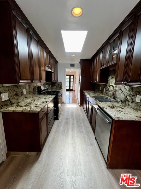 Building Photo - 7505 Hampton Ave