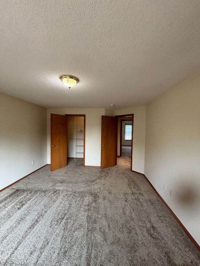 Building Photo - Spacious Tri-Level On Corner Lot