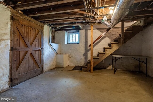 Building Photo - 110 Lyndell Rd