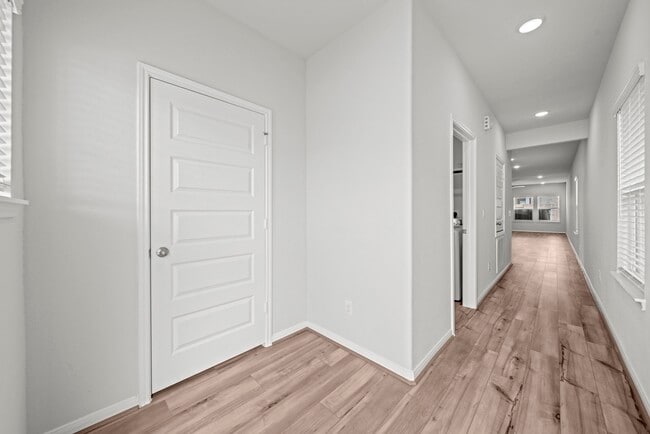 Building Photo - 8340 Bristlecone Pne Wy