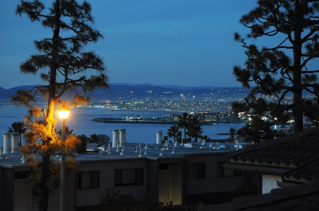 Building Photo - 108 Vía Mesa Grande