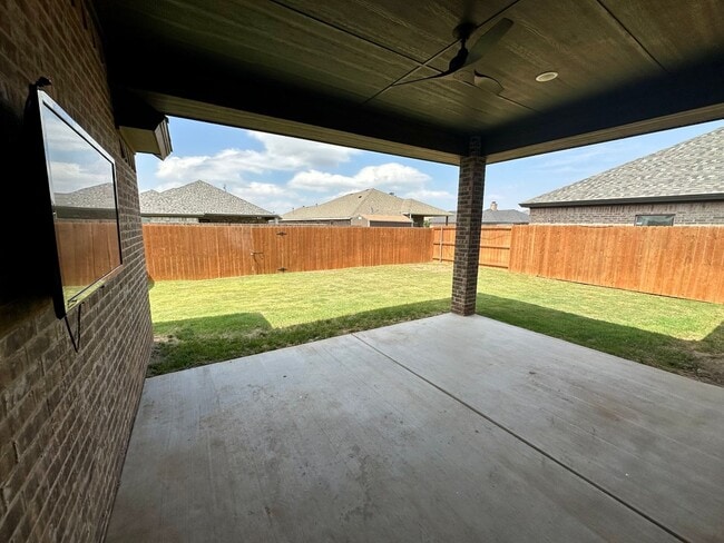 Building Photo - Self Showing - Beautiful 4 Bed 2 Bath - Co...