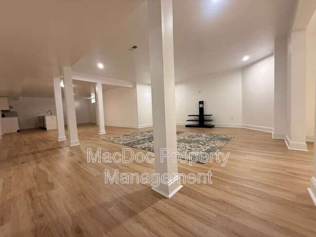 Building Photo - 10402 Laurel Ridge Way