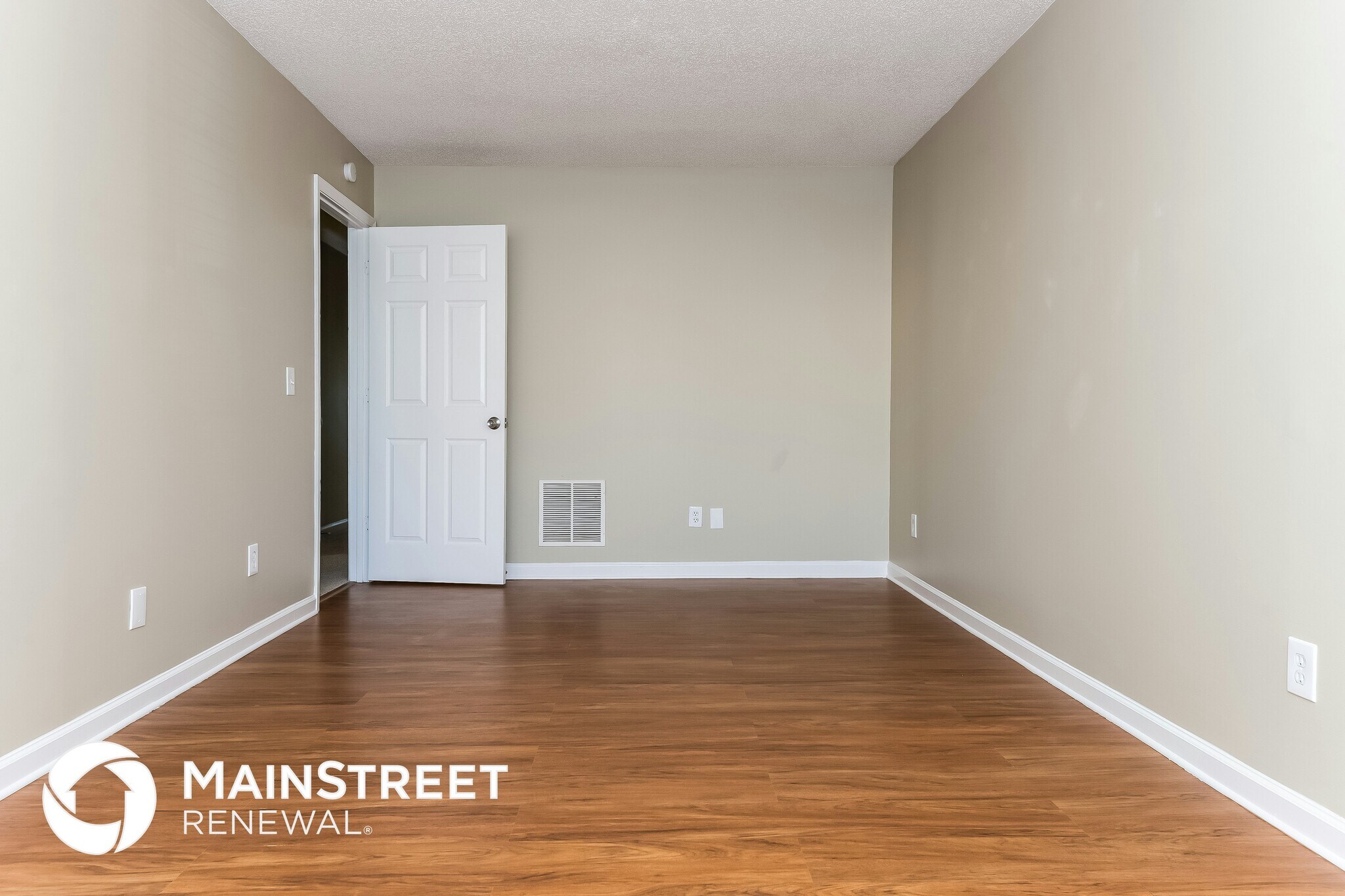 Building Photo - 3675 Sapphire Ct