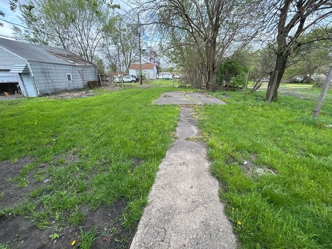 Building Photo - Updated 2-Bedroom, 1-Bathroom Home in Sout...