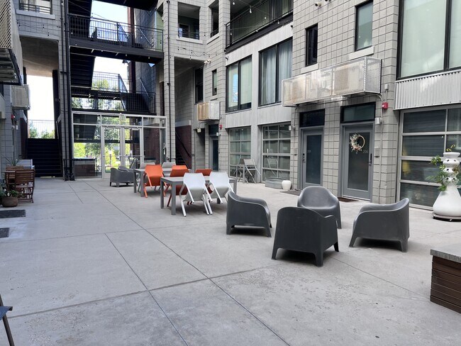 Building Photo - 360 W 300 S