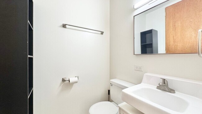 Building Photo - Queen Emma Gardens – Prince Tower | Studio | 1 Bath | 1 Assigned Parking