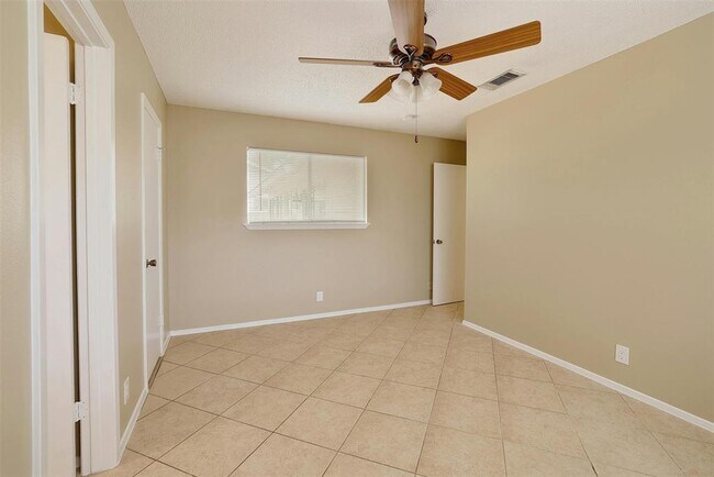 Building Photo - 9620 Chukar Cir
