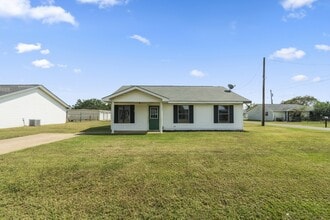 Building Photo - 195 Summer Breeze St