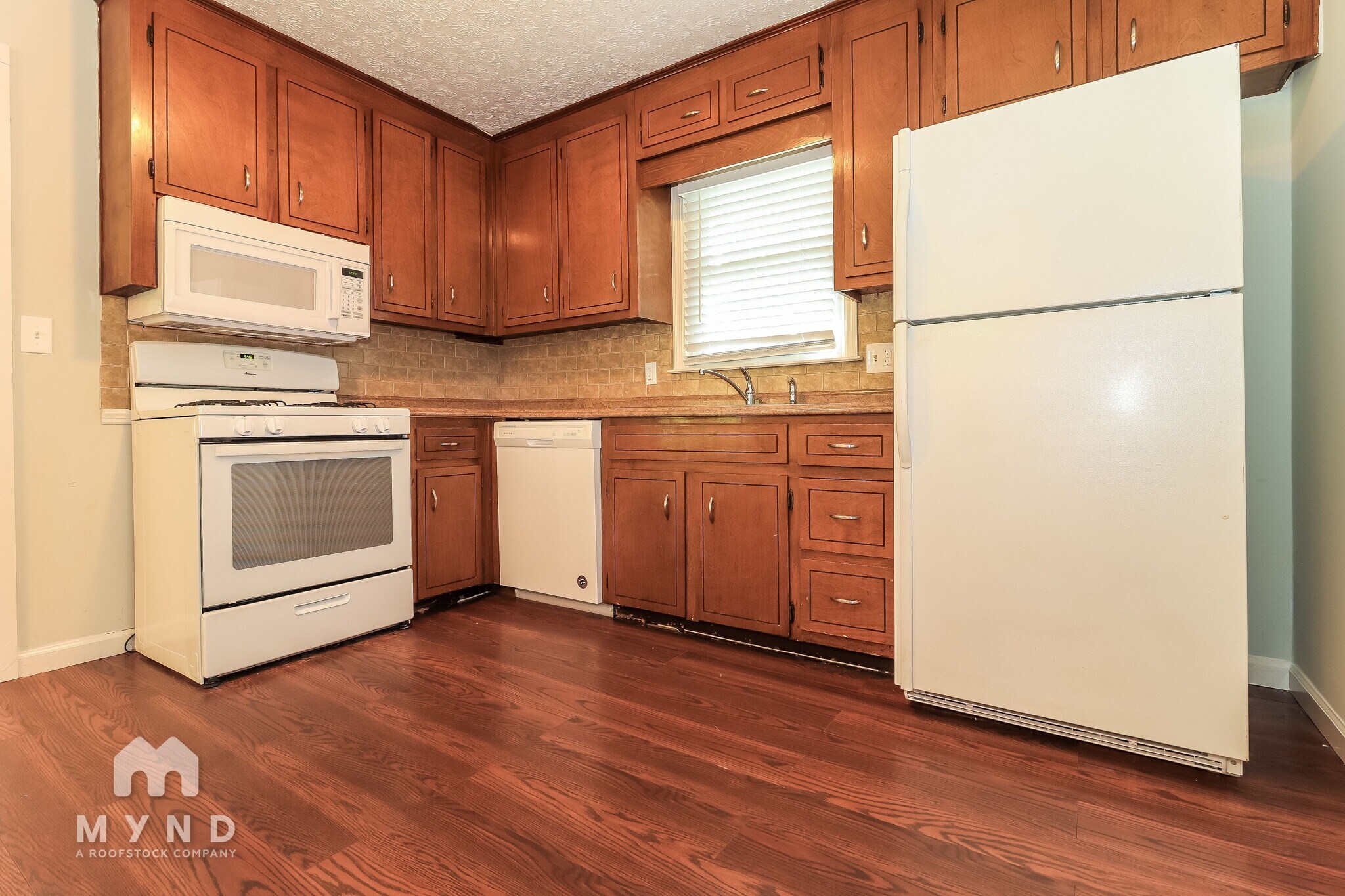 Building Photo - 5243 Valleyview Dr