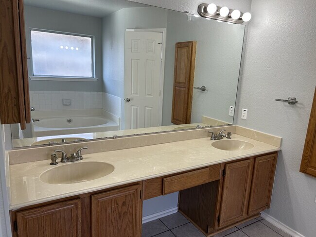 Building Photo - $2095 North Fort Worth! FRESH RENOVATIONS,...