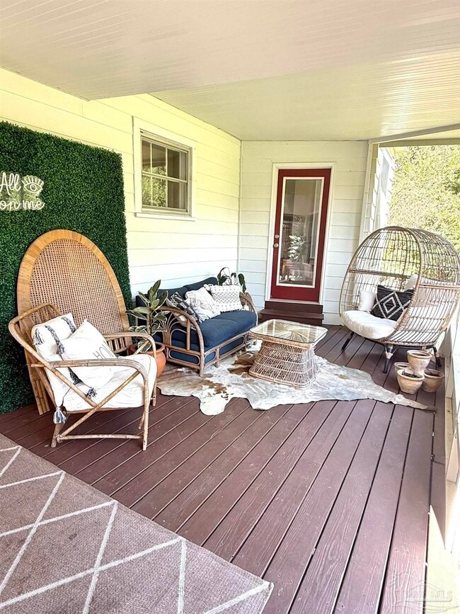 Building Photo - 6855 Pine St