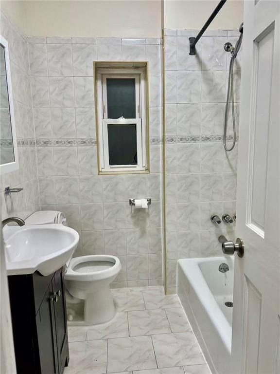 Building Photo - 1643 Bath Ave