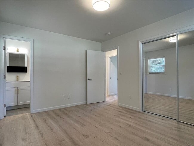 Building Photo - 501 Avondale Rd