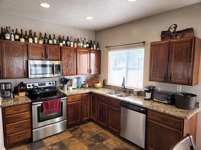 Kitchen - 710 E Sandy Point Dr