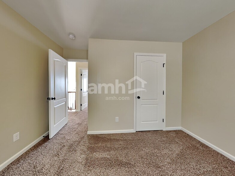 Building Photo - 112 Broken Bit Cir