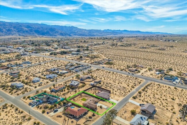 Building Photo - 29 Palms home in great neighborhood!