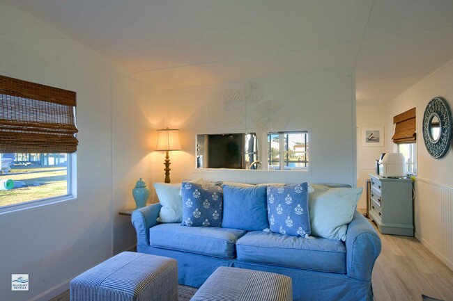 Building Photo - FURNISHED OFF-SEASON SHORT TERM RENTAL (UTILITIES INCLUDED w CAP)