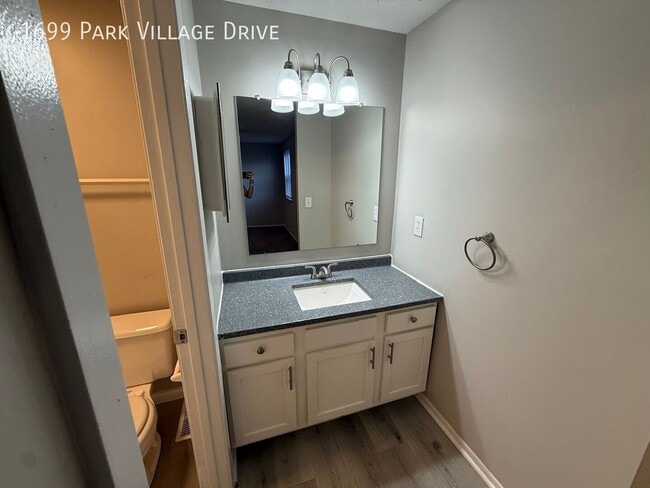 Building Photo - 1699 Park Village Dr