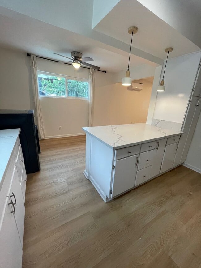 Building Photo - Beautifully Upgraded 3bed 2 bath Front House