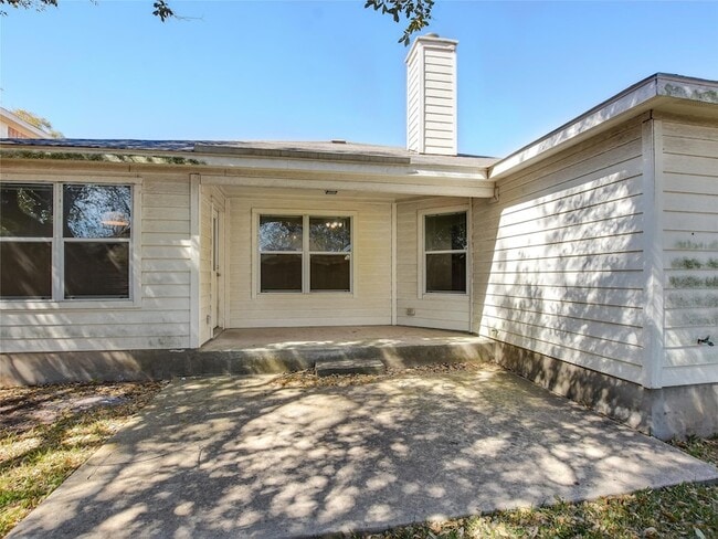 Building Photo - 2300 Amy Lynn Ln