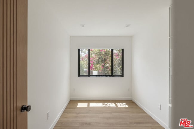 Building Photo - 1265 Keniston Ave