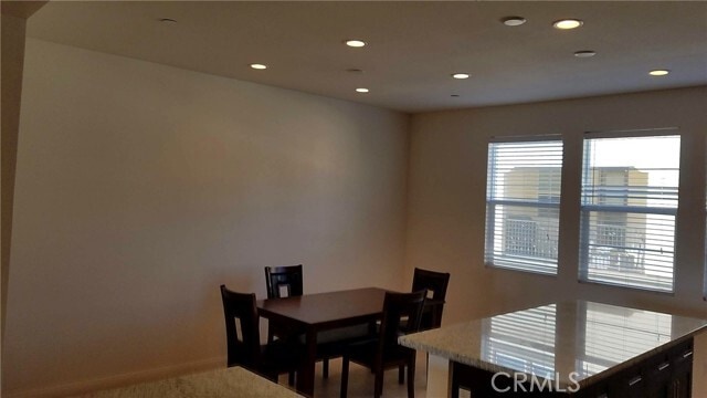 Building Photo - 908 N Acacia Ct