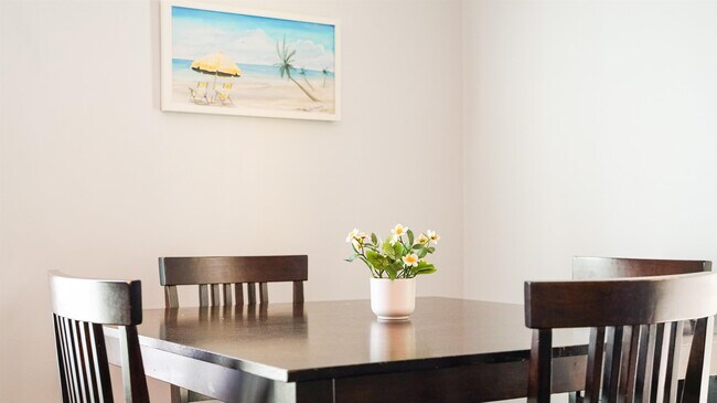 Building Photo - 14 Sanchez Ave