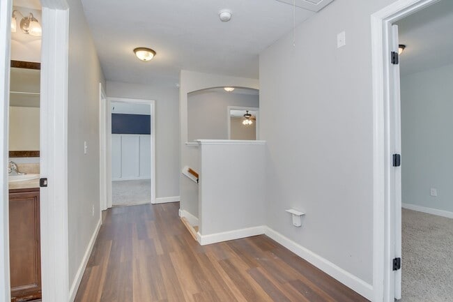 Building Photo - Beautiful 4 Bedroom in Great Neighborhood!