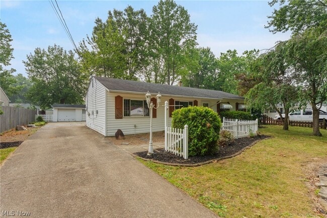 Building Photo - 7365 Chennault Dr